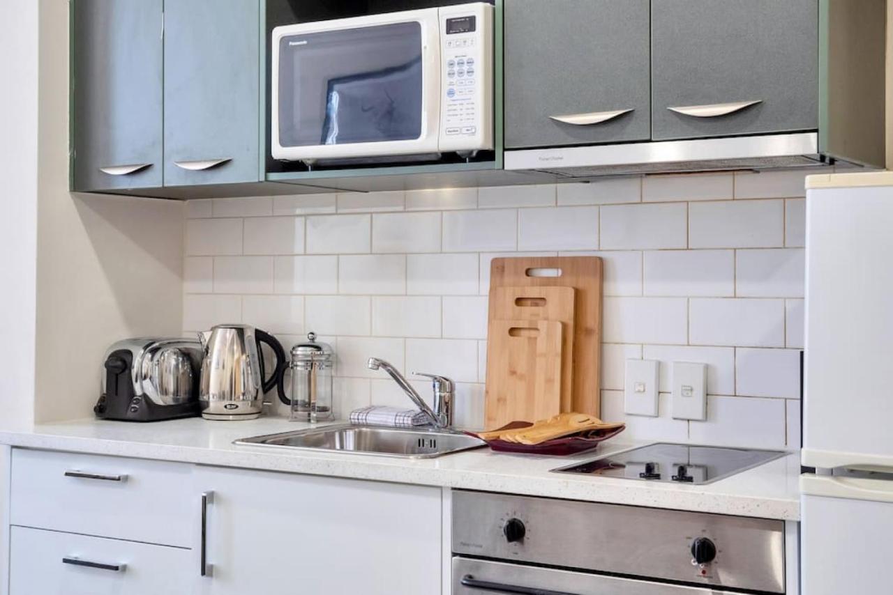 Urban Deco Apartment On Queen Street オークランド エクステリア 写真