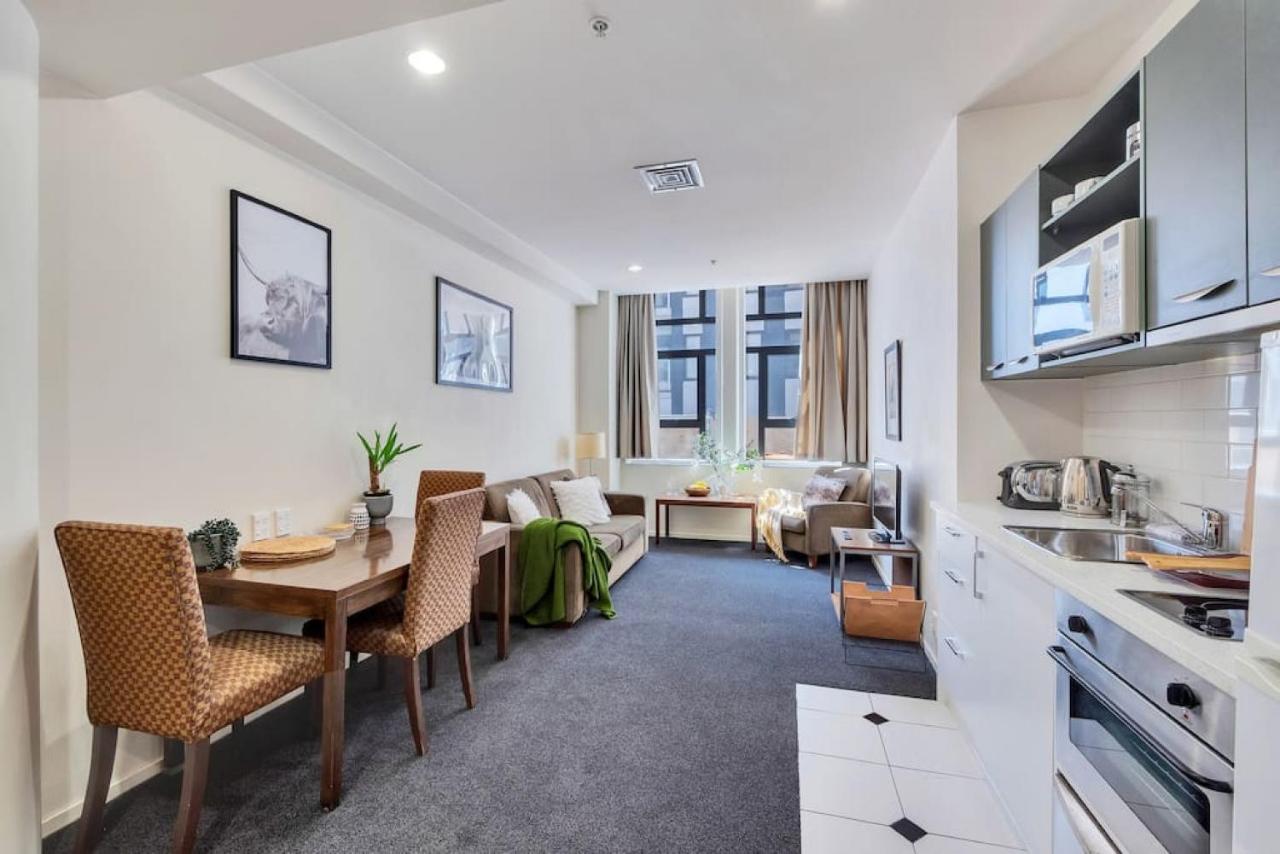 Urban Deco Apartment On Queen Street オークランド エクステリア 写真