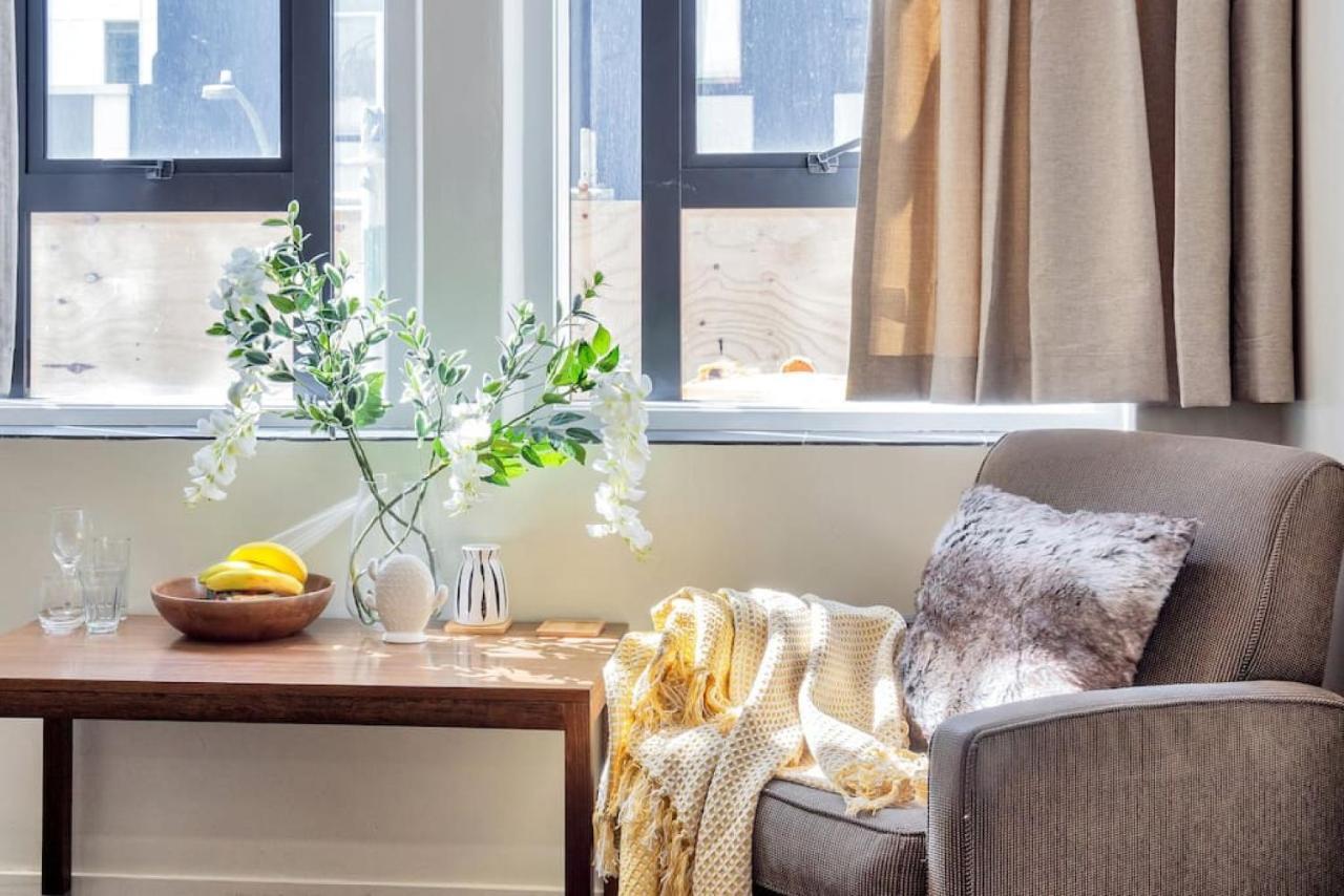 Urban Deco Apartment On Queen Street オークランド エクステリア 写真