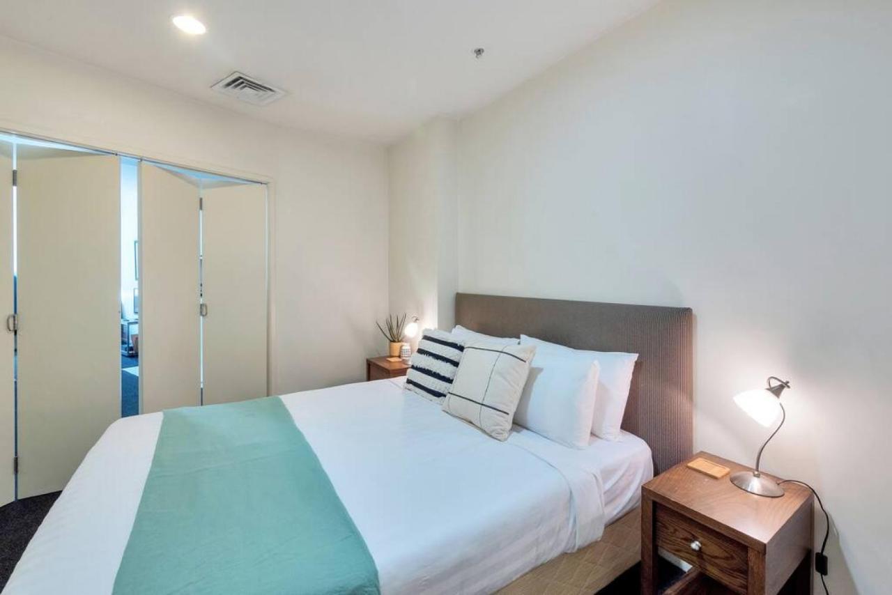 Urban Deco Apartment On Queen Street オークランド エクステリア 写真
