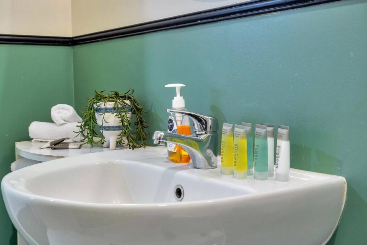 Urban Deco Apartment On Queen Street オークランド エクステリア 写真