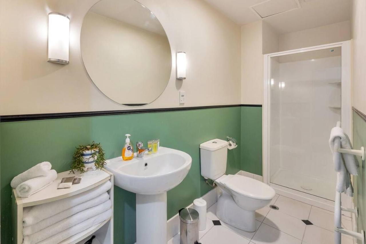 Urban Deco Apartment On Queen Street オークランド エクステリア 写真