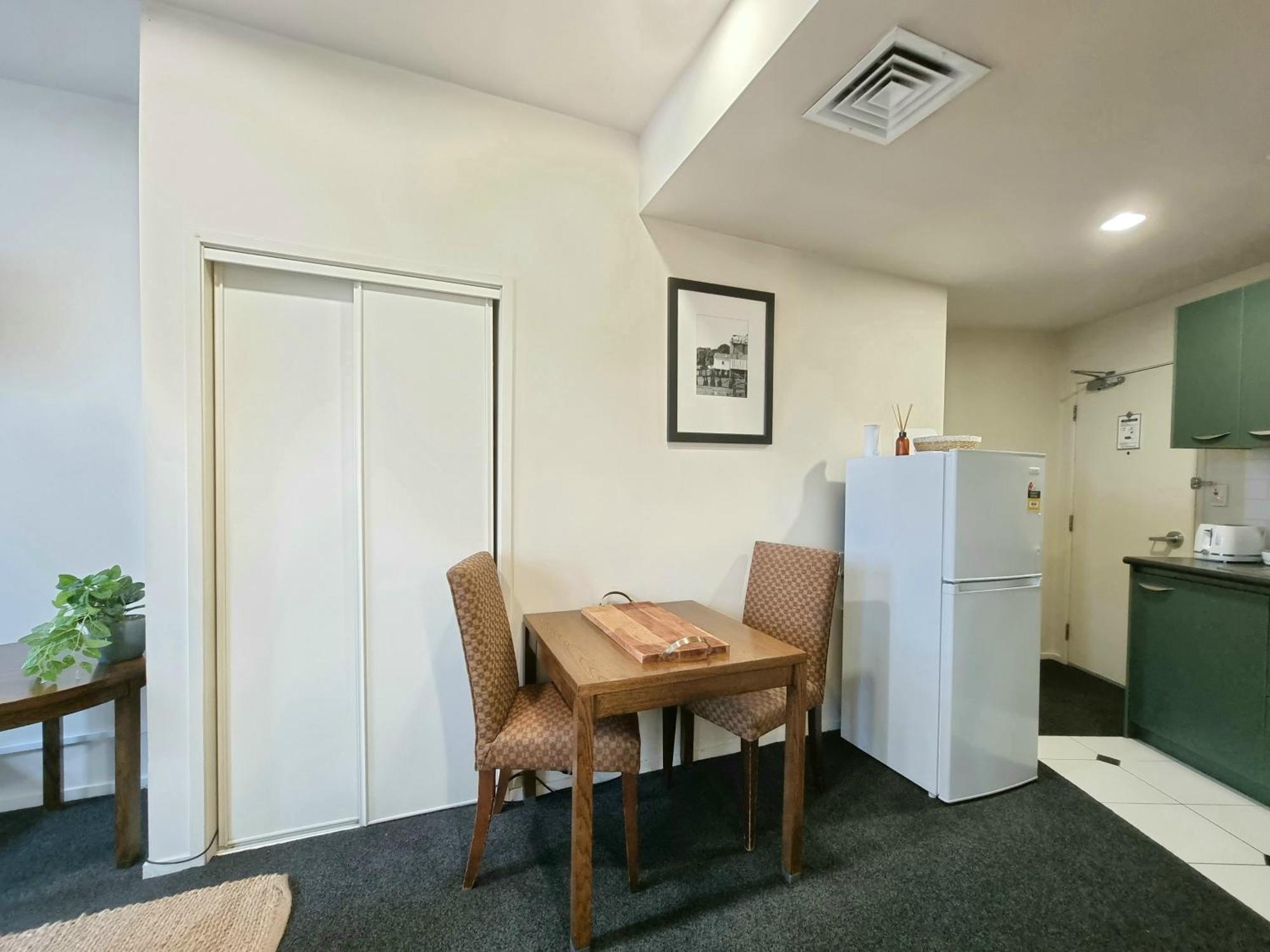Urban Deco Apartment On Queen Street オークランド 部屋 写真