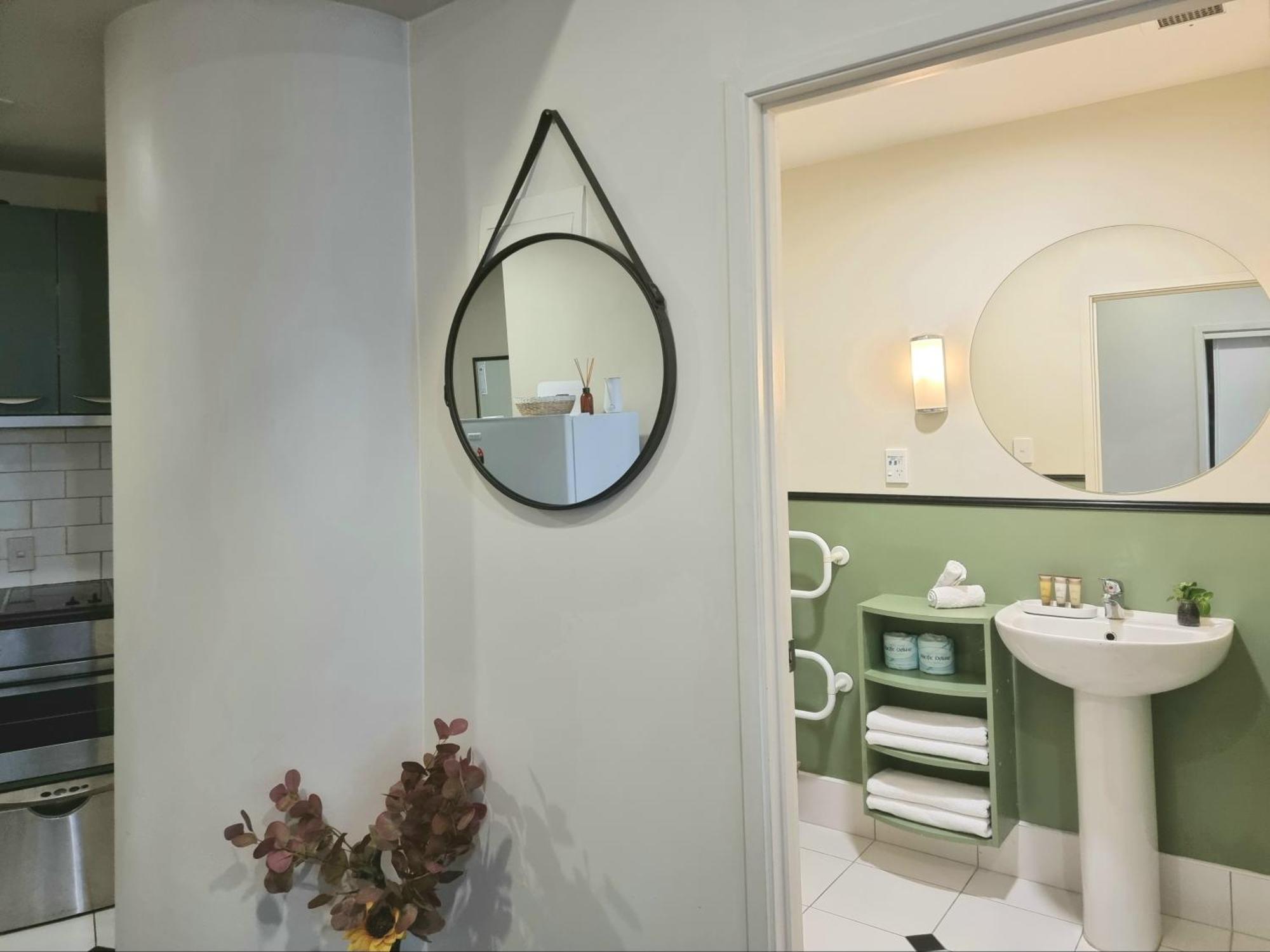 Urban Deco Apartment On Queen Street オークランド 部屋 写真