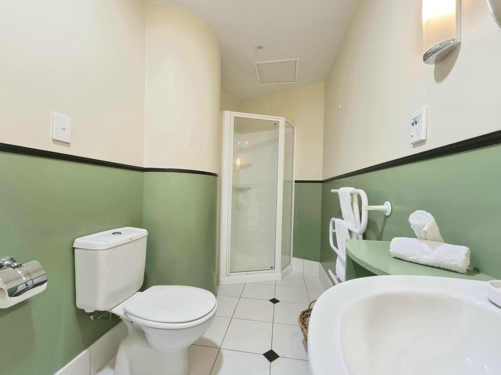 Urban Deco Apartment On Queen Street オークランド 部屋 写真