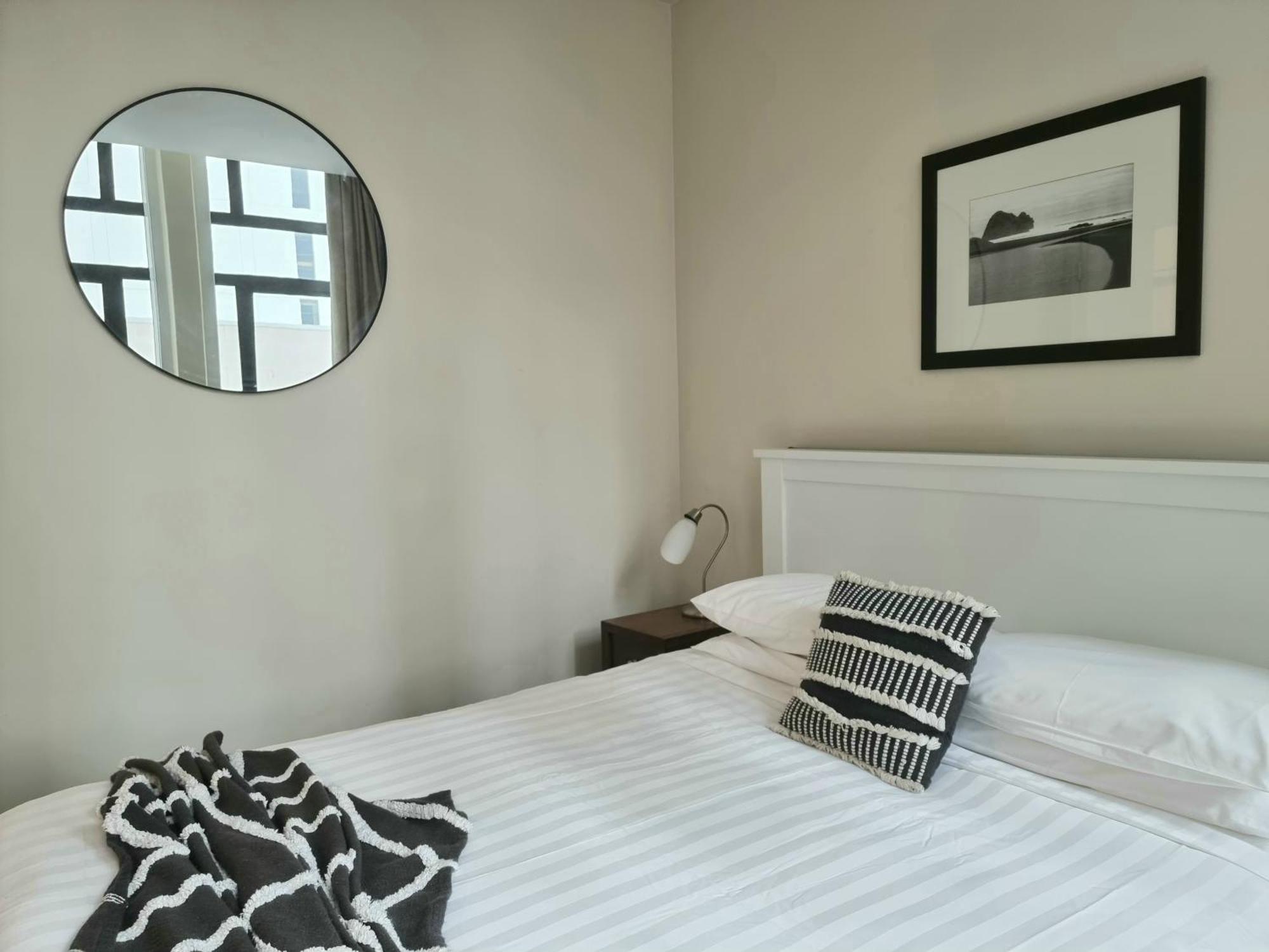 Urban Deco Apartment On Queen Street オークランド 部屋 写真