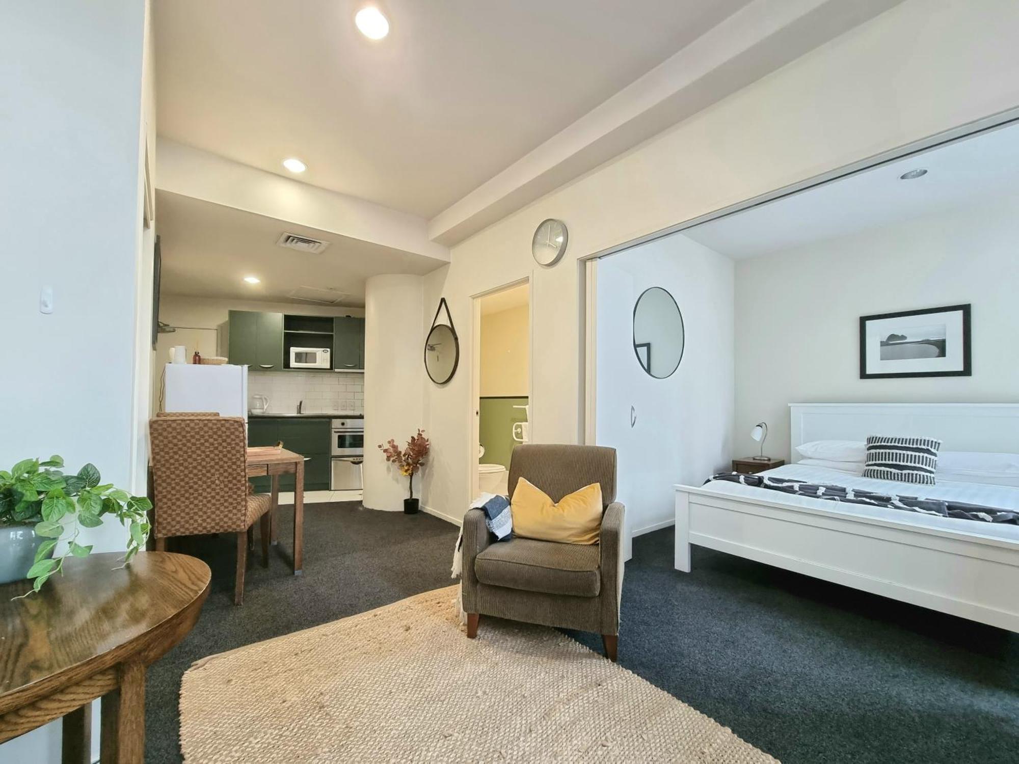 Urban Deco Apartment On Queen Street オークランド 部屋 写真