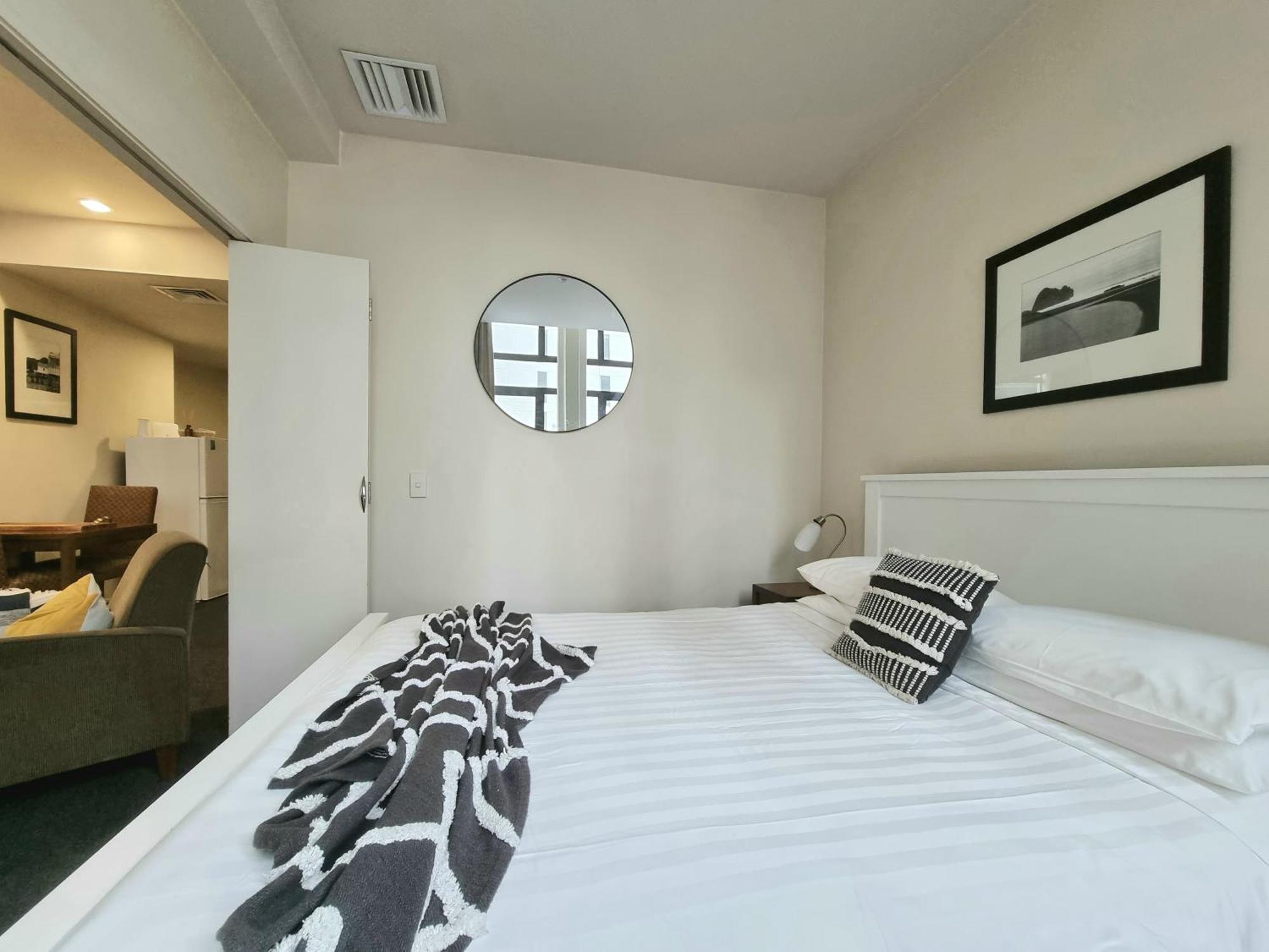 Urban Deco Apartment On Queen Street オークランド 部屋 写真