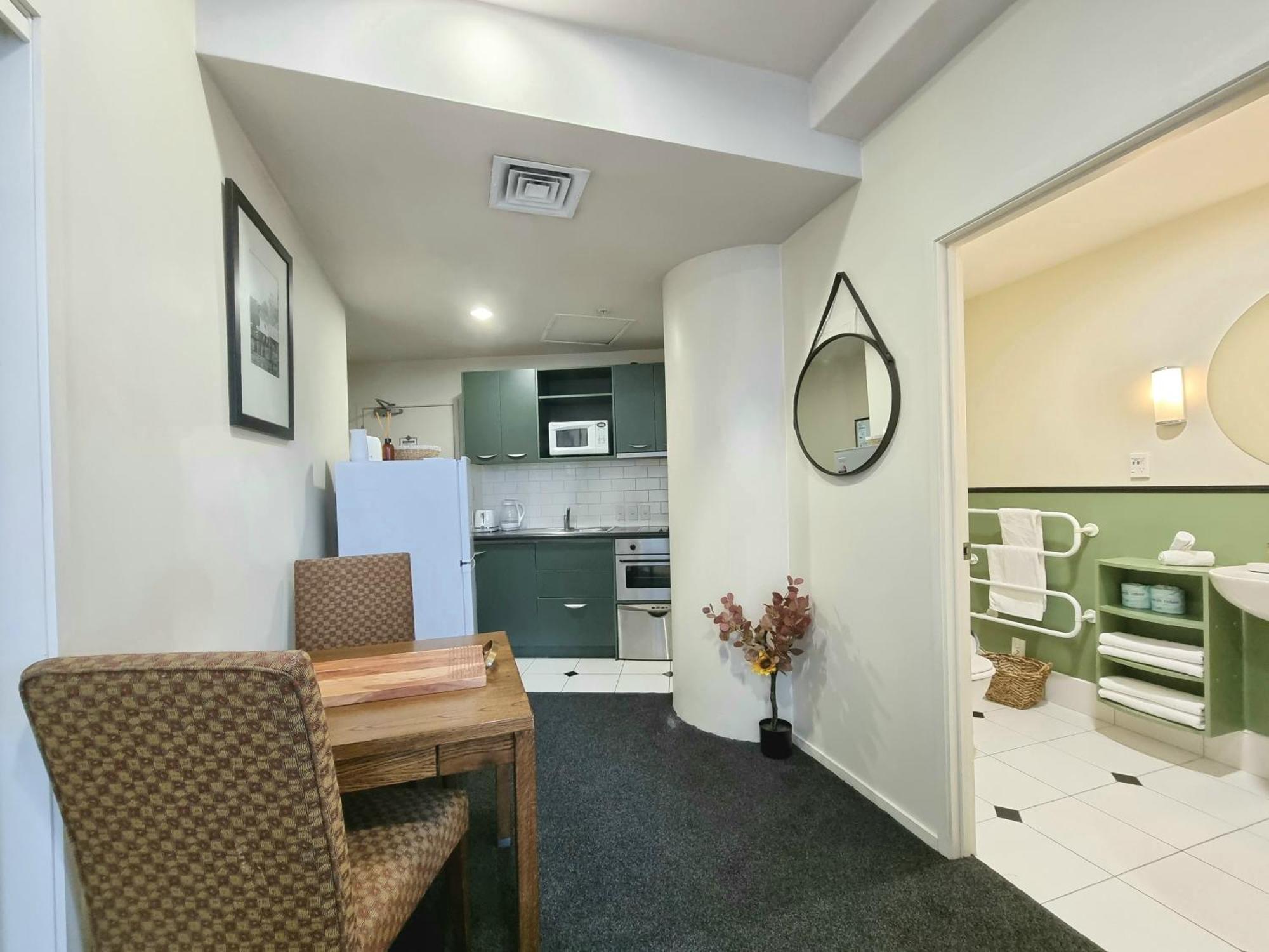 Urban Deco Apartment On Queen Street オークランド 部屋 写真