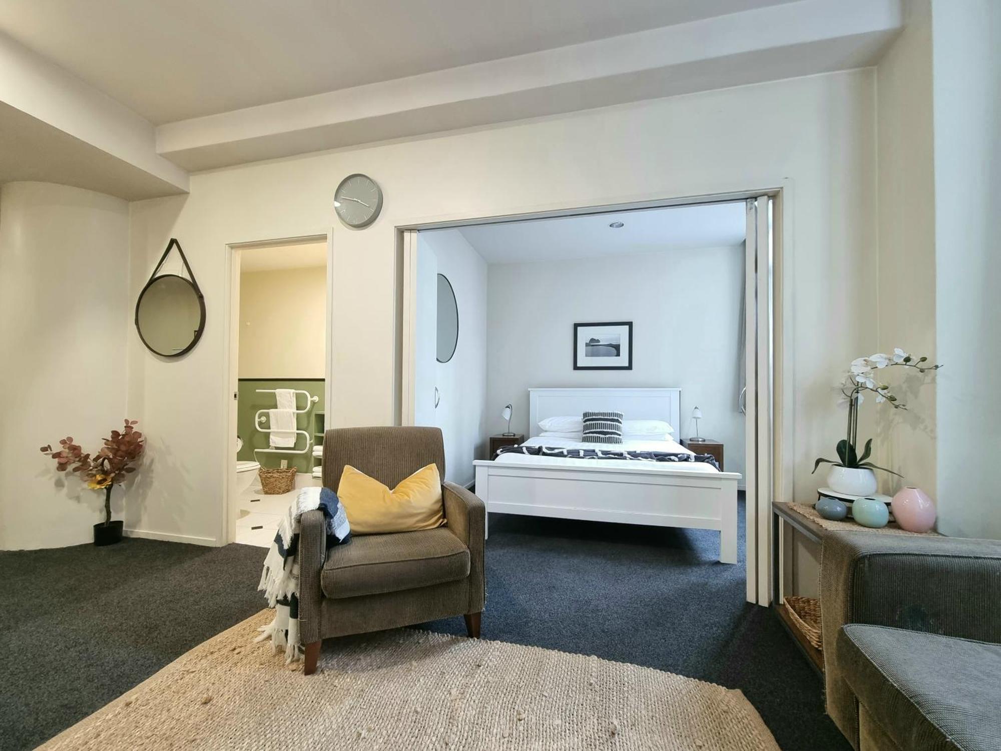 Urban Deco Apartment On Queen Street オークランド 部屋 写真